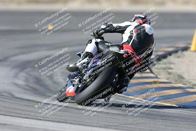 media/Dec-01-2025-Moto Forza (Mon) [[2daa91e15f]]/1-Advanced Group/Session 2 Turn 11 Backside/